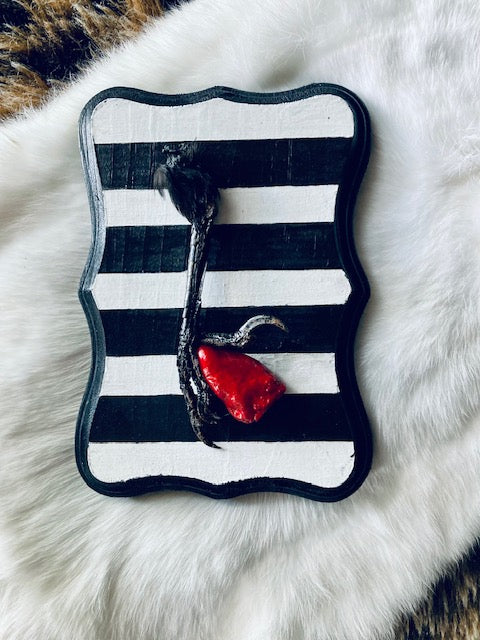 Carrion Crow talon and Heart D266