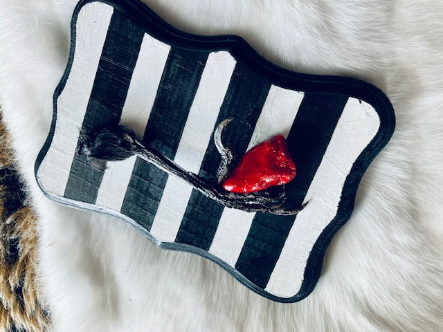 Carrion Crow talon and Heart D266