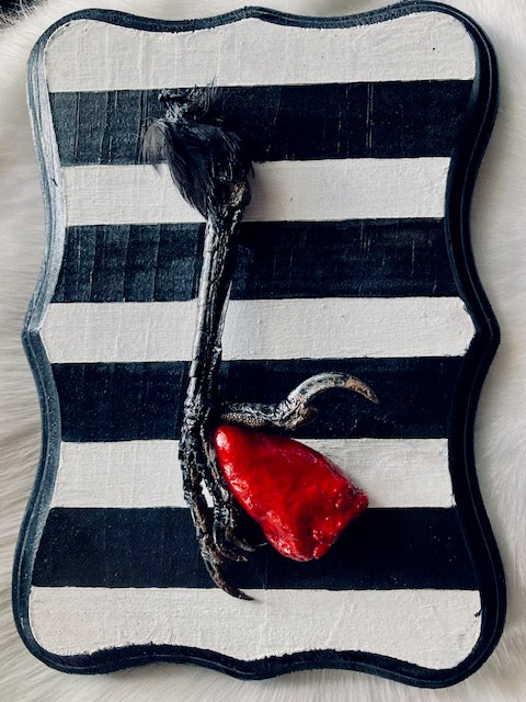 Carrion Crow talon and Heart D266